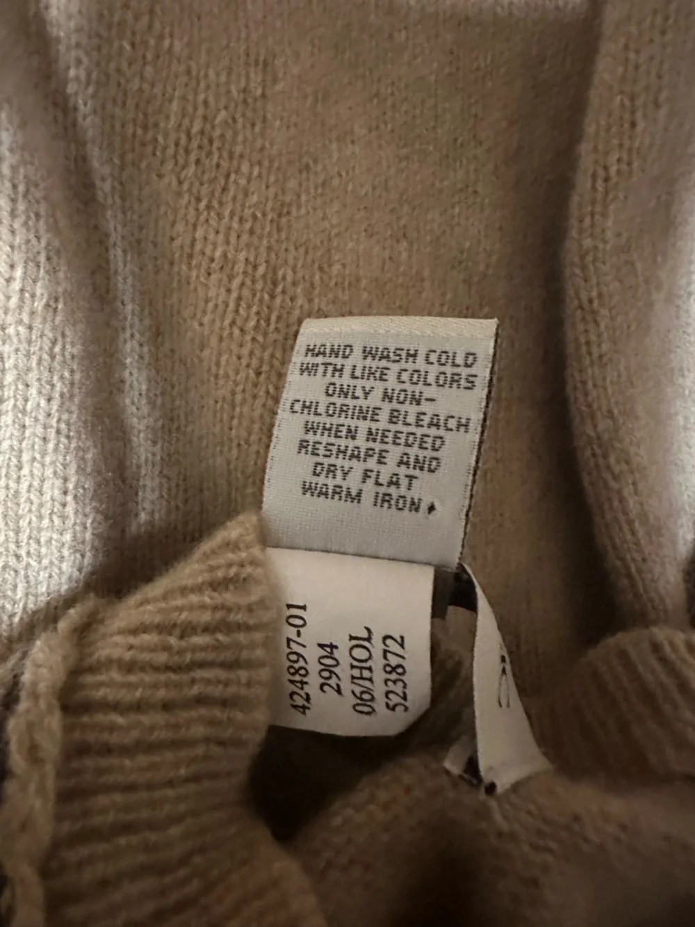 Banana Republic 100% Lambswool Sweater Minimalist Mens Med Tan V-Neck Classic